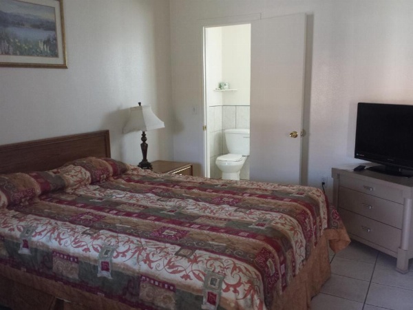 New Kansan Motel image 11